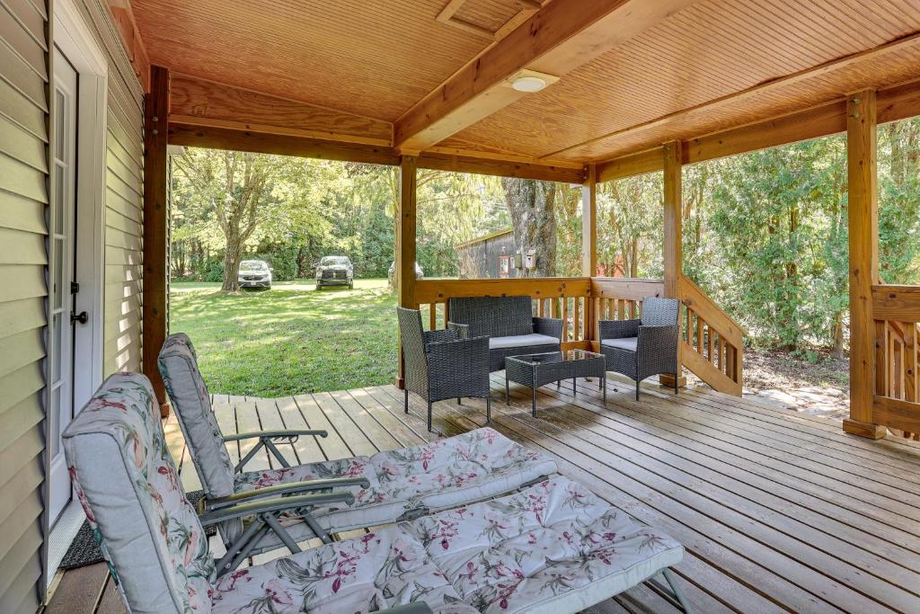 Zahrada ubytování 15 Mi to Penn State Hideaway with Fire Pit!