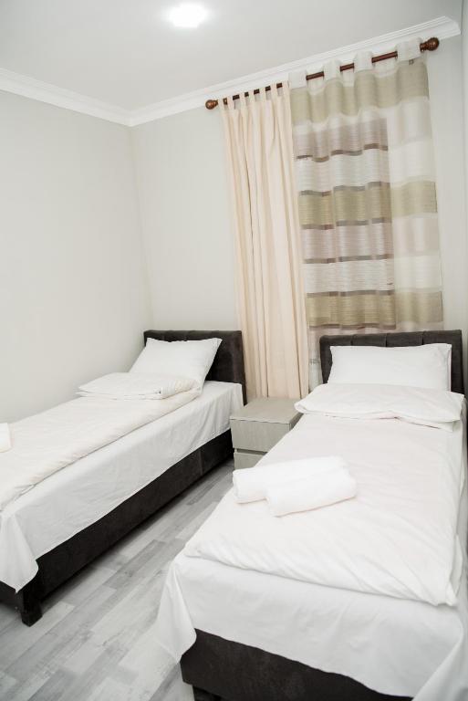 Postel nebo postele na pokoji v ubytování EKA House