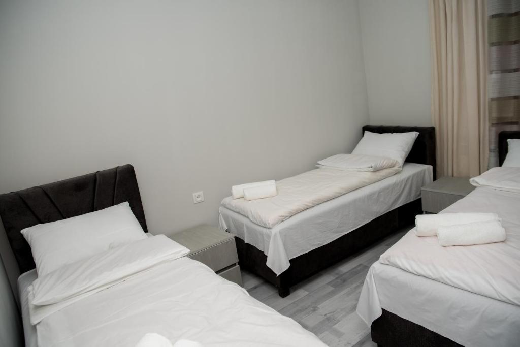 Postel nebo postele na pokoji v ubytování EKA House