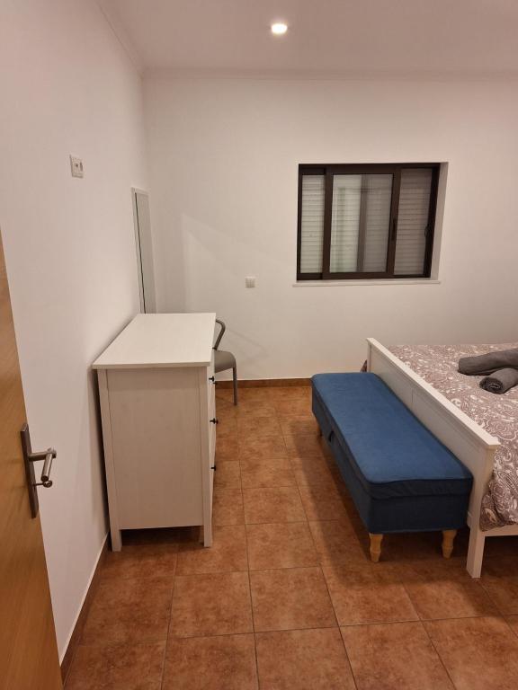 a room with a bed and a table and a bench at Monteverde in Monte Negro