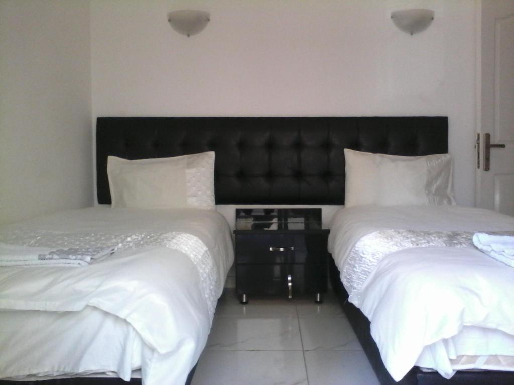 The Place Apartments - Two-Bedroom Apartment With Balcony