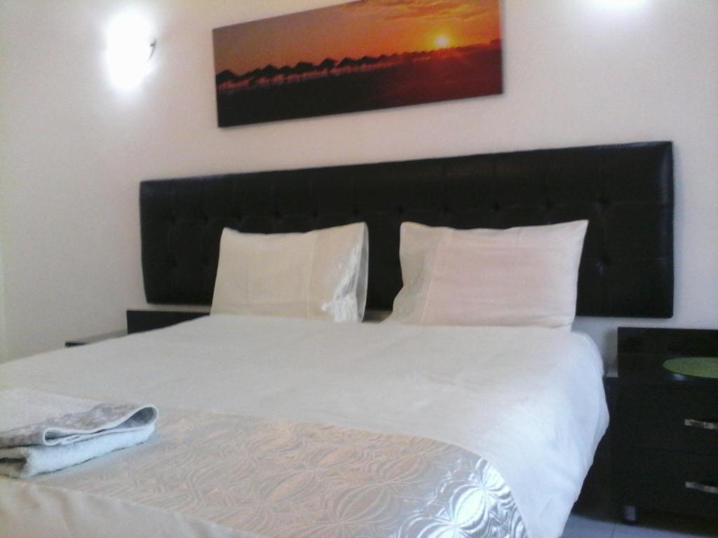 The Place Apartments - Three-Bedroom Apartment With Balcony