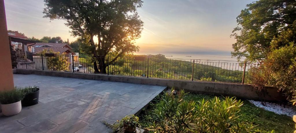 a view of the ocean from the backyard of a house at Casa Vista Mare in Muggia