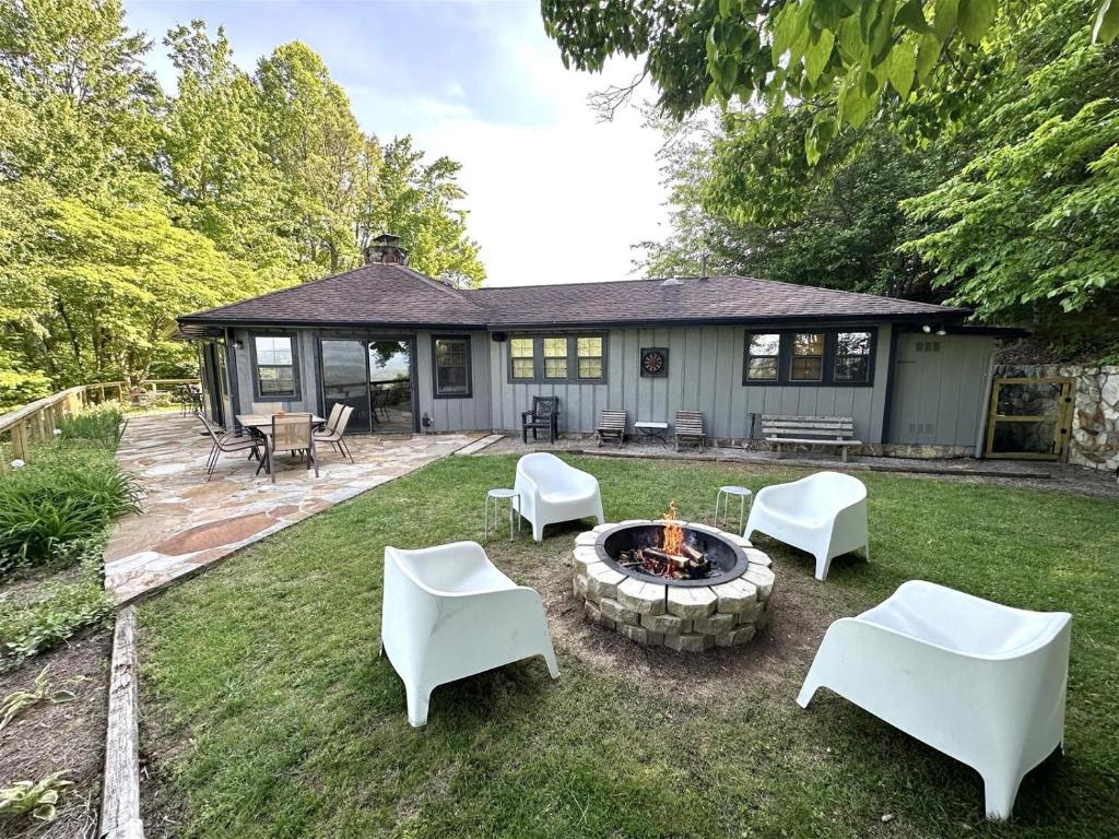 Κήπος έξω από το Smokey Vista Lodge