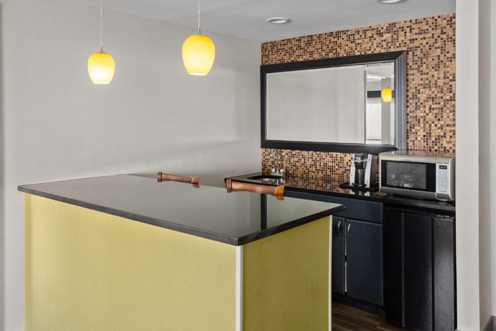 Holiday Inn Express Stony Brook-Long Island, an IHG Hotel