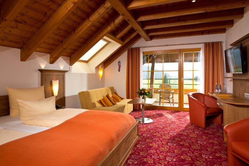 Postel nebo postele na pokoji v ubytování Silberkönig Schwarzwald Hotel & Restaurant Ringhotel