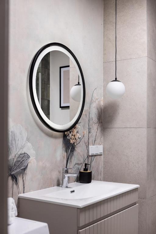 NEW #Madalińskiego57 - city center, new bulding, 2 bedrooms, 2x double beds and a fold-out sofa, separate kitchen, air conditioning, balcony, underground parking, self check in 24h, internet, Netflix, coffee machine, washing machine,1 km to the railway - 15