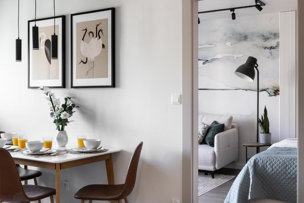 NEW #Madalińskiego57 - city center, new bulding, 2 bedrooms, 2x double beds and a fold-out sofa, separate kitchen, air conditioning, balcony, underground parking, self check in 24h, internet, Netflix, coffee machine, washing machine,1 km to the railway - 5