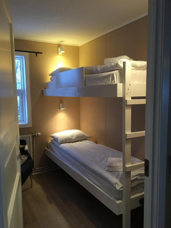 Ein Bett oder Betten in einem Zimmer der Unterkunft Úthlíd Cottages