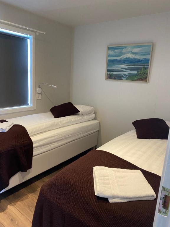 Ein Bett oder Betten in einem Zimmer der Unterkunft Úthlíd Cottages