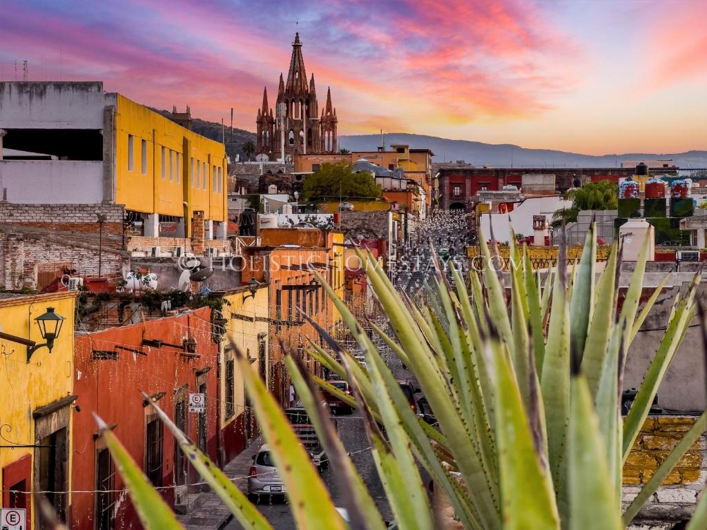 Nespecifikovaný výhled na destinaci San Miguel de Allende nebo výhled na město při pohledu z prázdninového domu