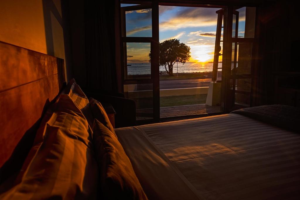 The Anchor Inn Beachfront Motel - Resim 10
