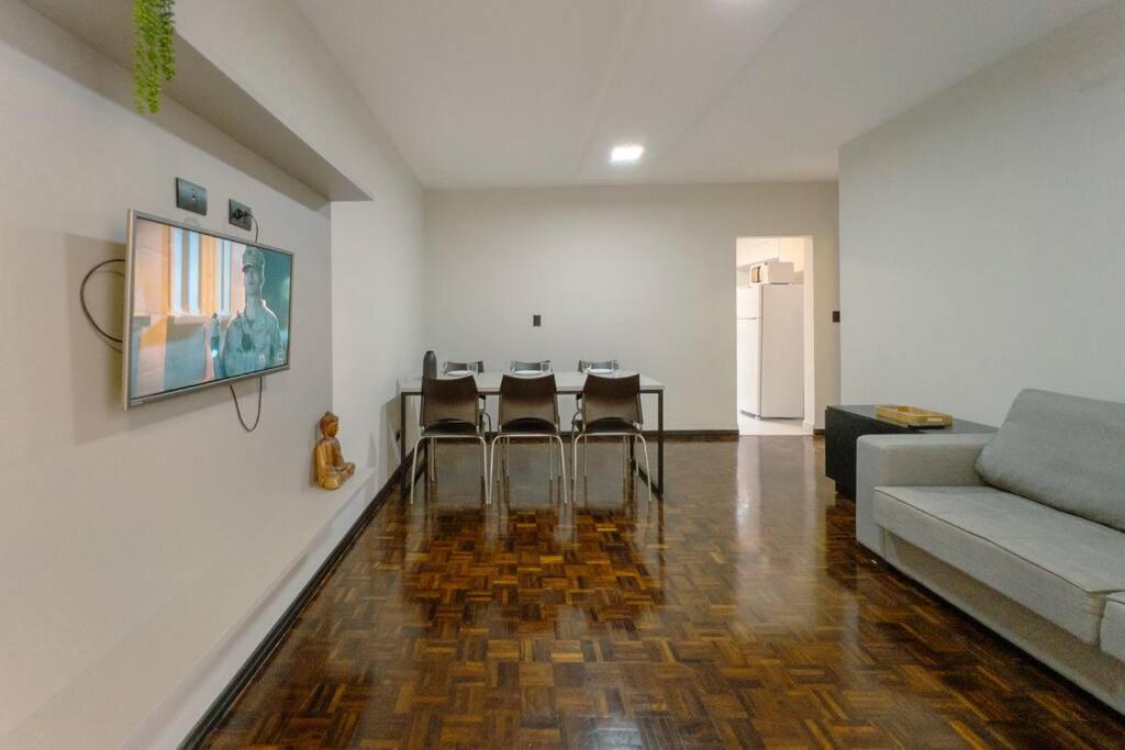 Χώρος καθιστικού στο Apartamento Centro Espaçoso MJ23