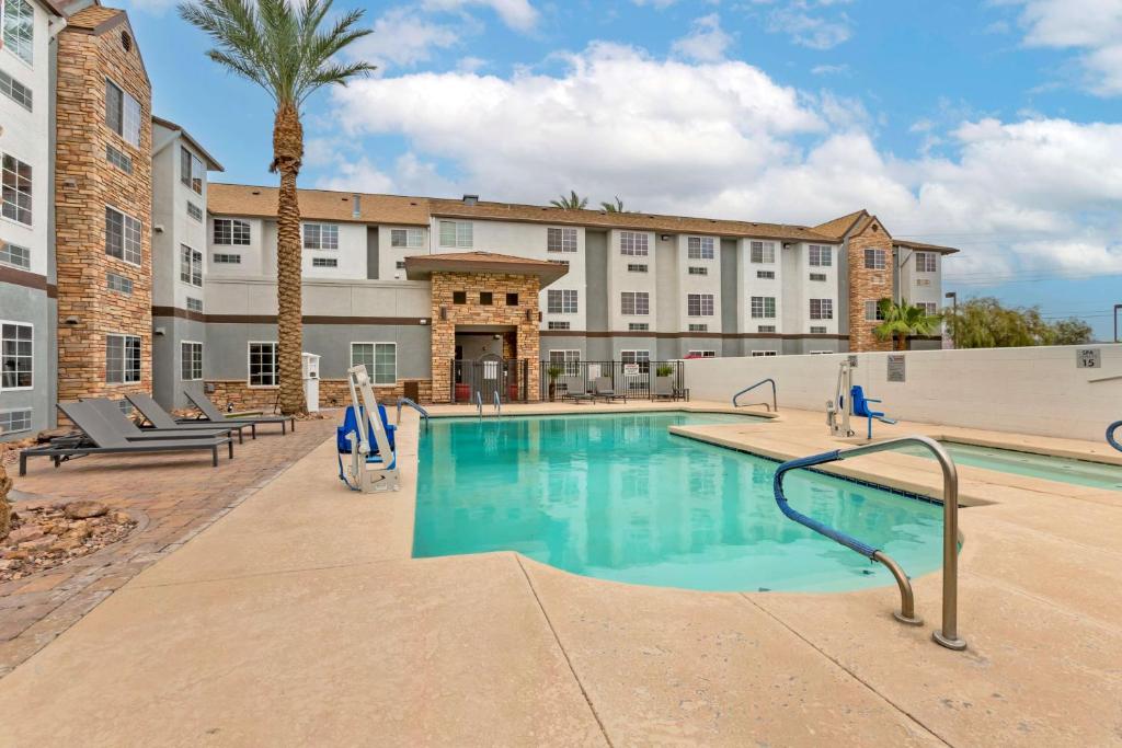 Bazén v ubytování Best Western Plus Yuma Foothills Inn & Suites nebo v jeho okolí