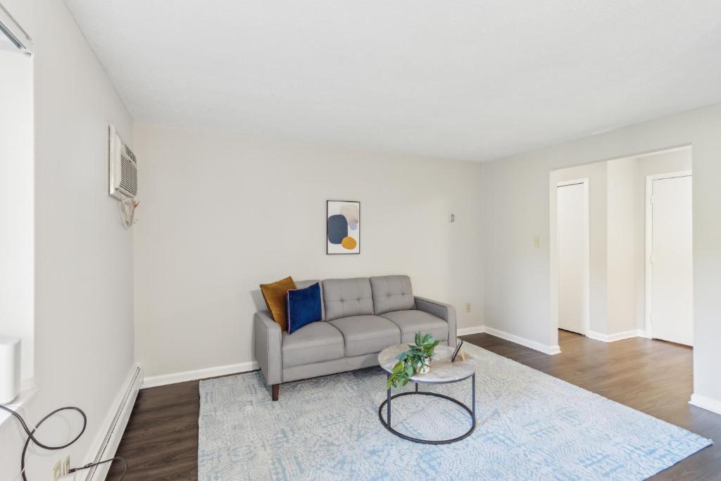 a living room with a couch and a rug at Scenic Towers 3020 I Cozy & Comfy I Free Parking in Parma
