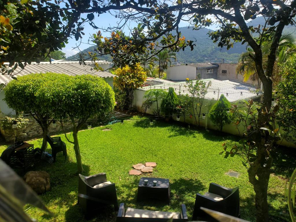 Patio con jardín
