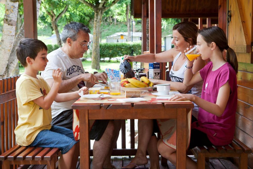 Hosté ubytování Bungalows Verneda Mountain Resort