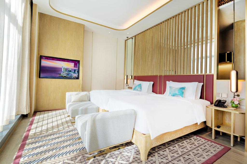 Postel nebo postele na pokoji v ubytování NUSTAR Hotel Cebu