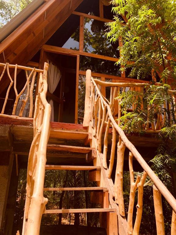 Balkón nebo terasa v ubytování Angry Birds Tree house