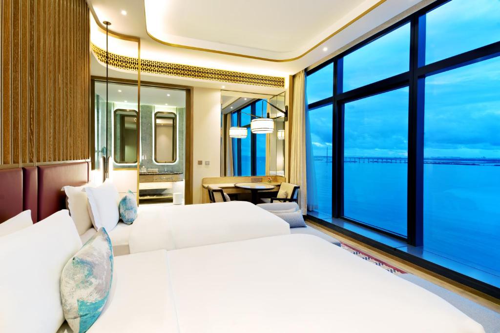Postel nebo postele na pokoji v ubytování NUSTAR Hotel Cebu
