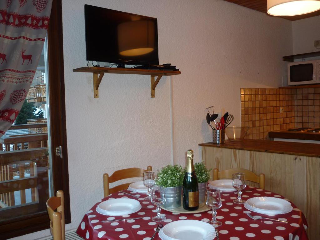 Kuchyň nebo kuchyňský kout v ubytování Les Alberges