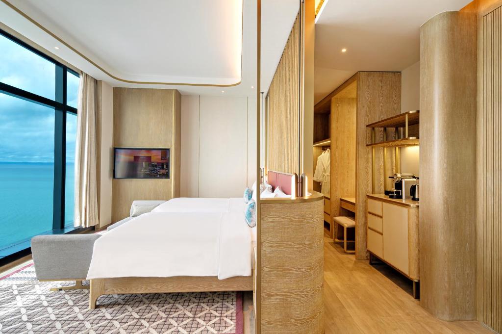 Kuchyň nebo kuchyňský kout v ubytování NUSTAR Hotel Cebu