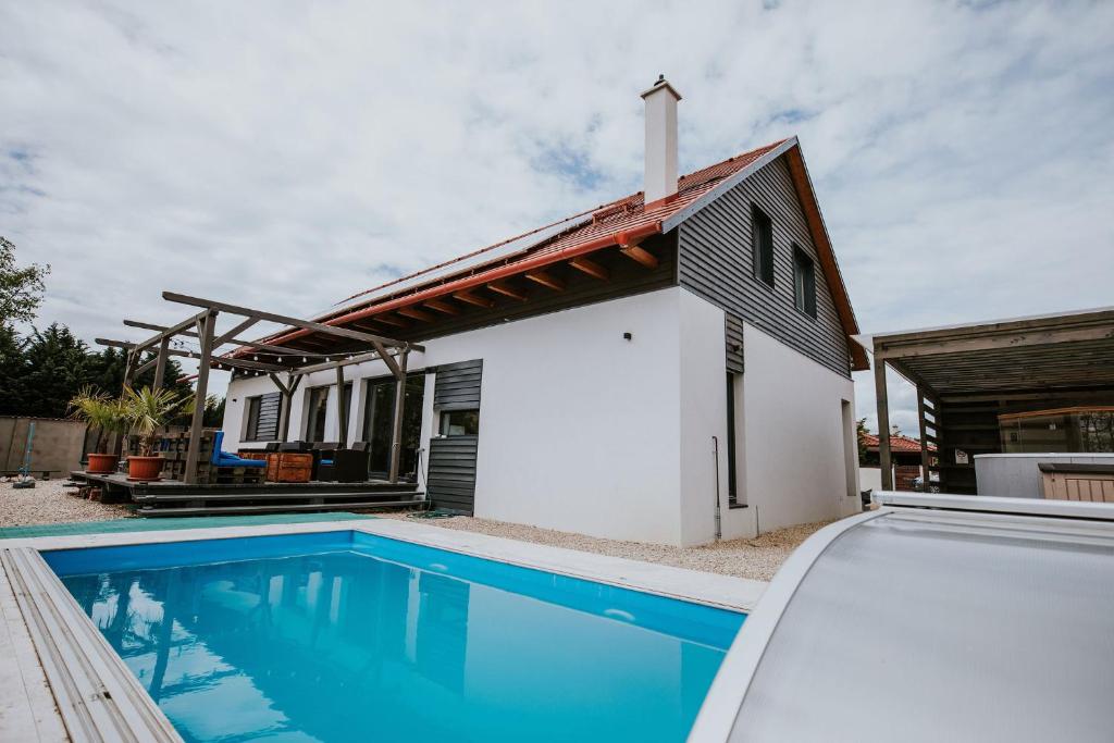 STÉG 12 Apartmanok 8600 Siófok, Kende 12 kép - 1
