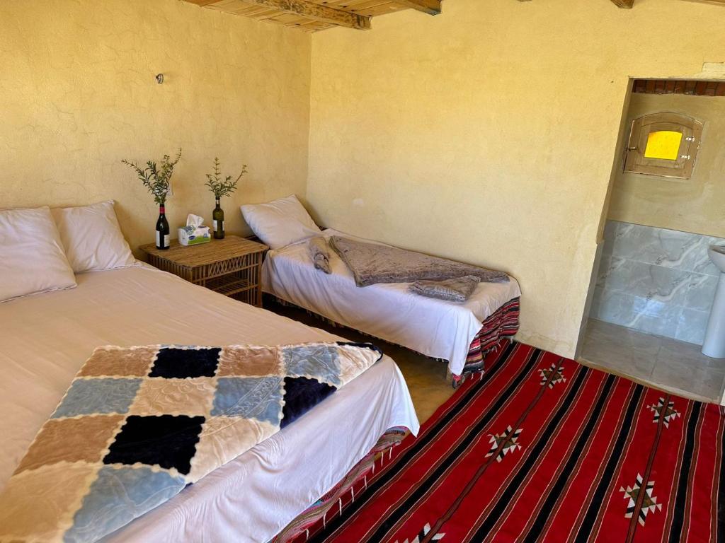 Postel nebo postele na pokoji v ubytování قريه الطلائع