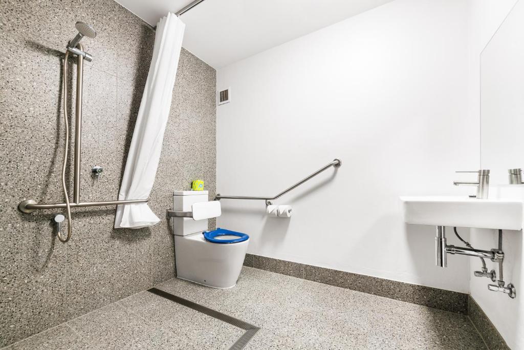 YHA Sydney Centralにあるバスルーム