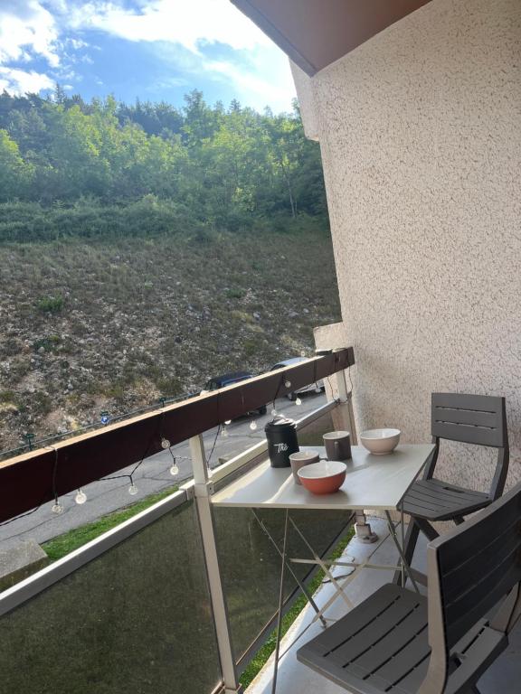 Balkón alebo terasa v ubytovaní Charmant studio au pieds des remontées mécaniques.