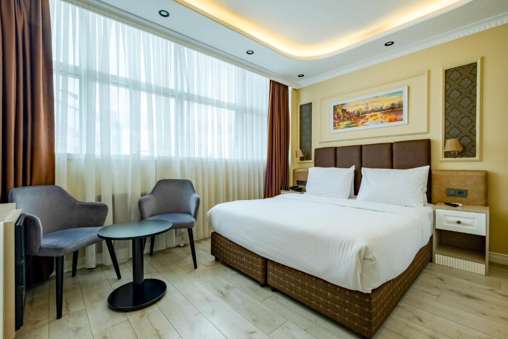 Cama ou camas em um quarto em FRT AİRPORT OTEL