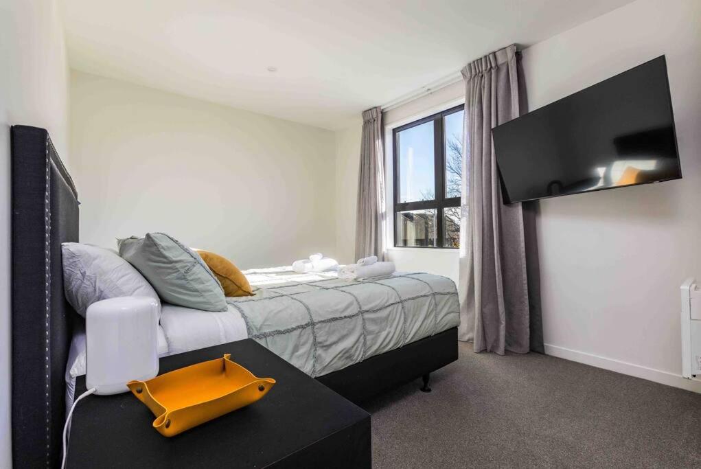 Luxury APT 2BR w Balcony Parkside Central City - Resim 11