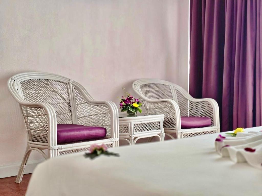 Posezení v ubytování ON Hotel Phuket - SHA