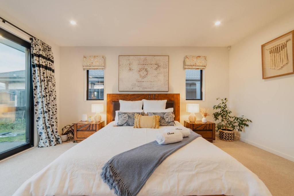 Sunlit Sanctuary with Private Patio in Wigram - Resim 5