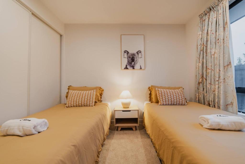 Sunlit Sanctuary with Private Patio in Wigram - Resim 10