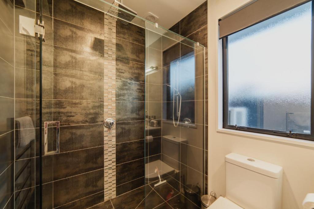 Sunlit Sanctuary with Private Patio in Wigram - Resim 11