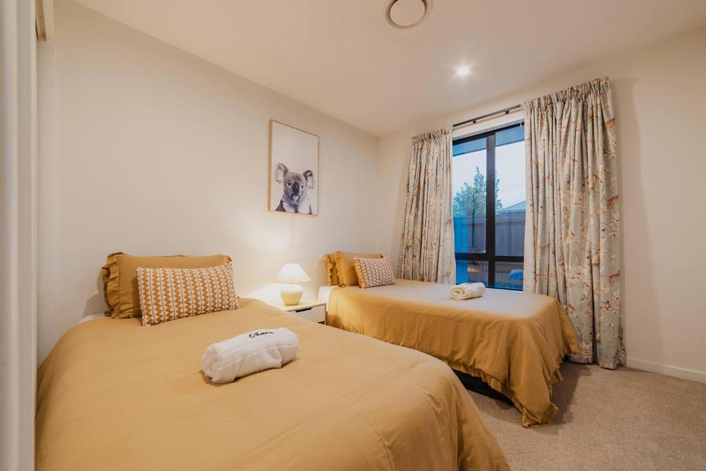 Sunlit Sanctuary with Private Patio in Wigram - Resim 16