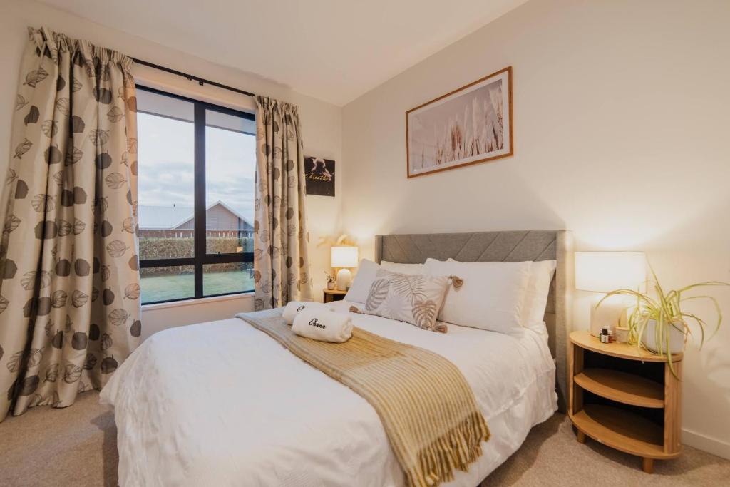 Sunlit Sanctuary with Private Patio in Wigram - Resim 22