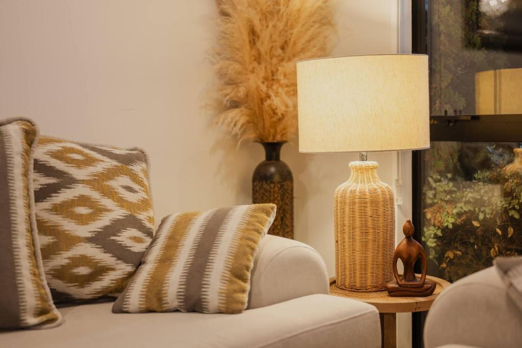 Sunlit Sanctuary with Private Patio in Wigram - Resim 25