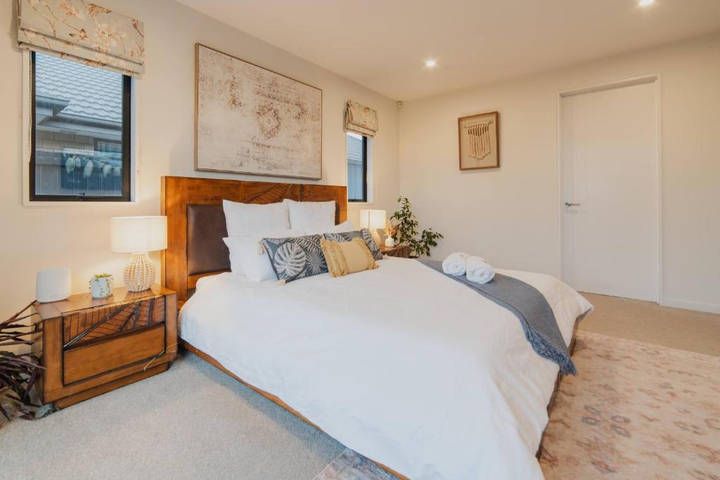Sunlit Sanctuary with Private Patio in Wigram - Resim 37