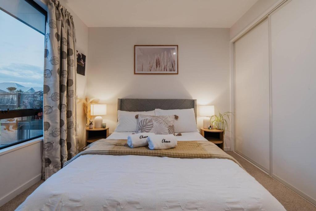 Sunlit Sanctuary with Private Patio in Wigram - Resim 39