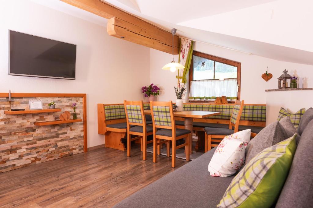 TV a/nebo společenská místnost v ubytování Gästehaus Pilz Schladming
