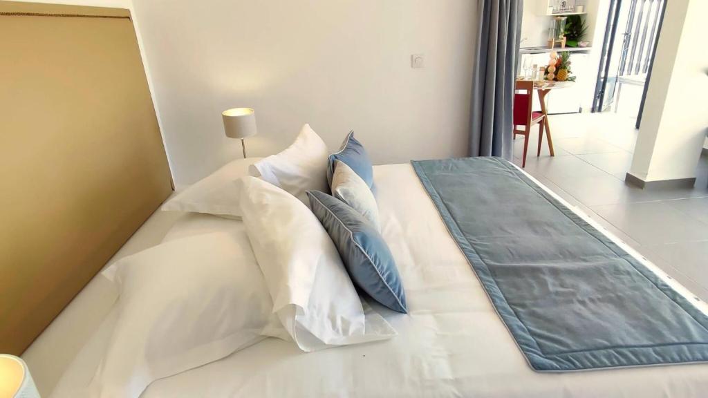 Postel nebo postele na pokoji v ubytování Le Gaetana Hotel