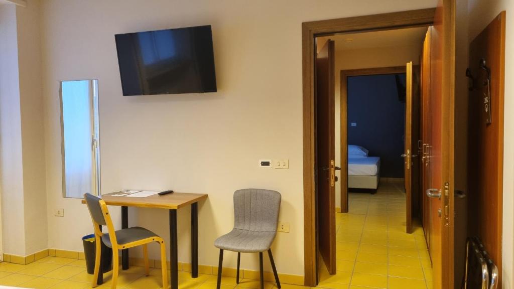 TV a/nebo společenská místnost v ubytování Phi Hotel Homy Druento