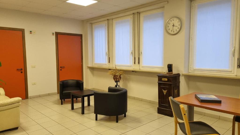 Posezení v ubytování Phi Hotel Homy Druento