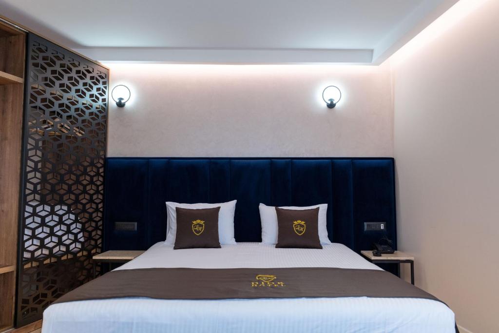 Postel nebo postele na pokoji v ubytování Hotel Dior
