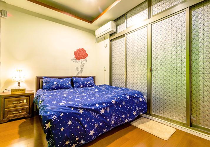 Postel nebo postele na pokoji v ubytování New Fox Guest House