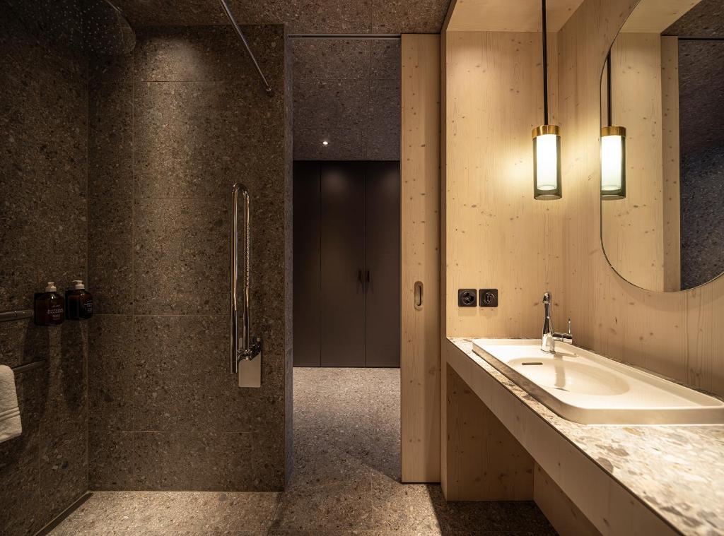 Me and All Hotel Flims, by Hyatt - Estudio De Rey