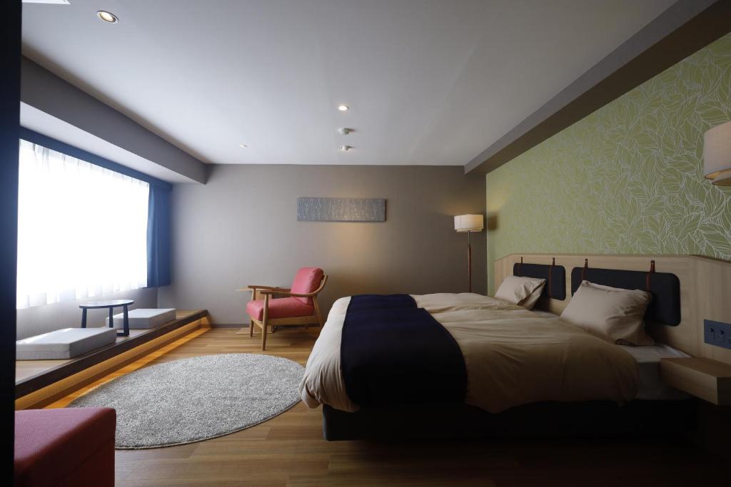 Postel nebo postele na pokoji v ubytování Kyoto Pleasant Hotel