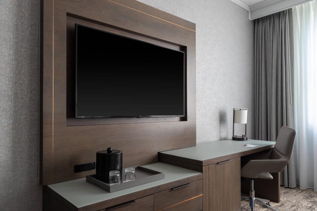 Courtyard by Marriott Chicago at Medical District-UIC - 国王工作室